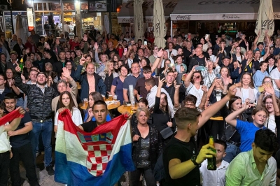 FOTO/VIDEO: Mate Bulić napravio spektakl u Jajcu, održao koncert od 2 sata i 15 minuta bez pauze