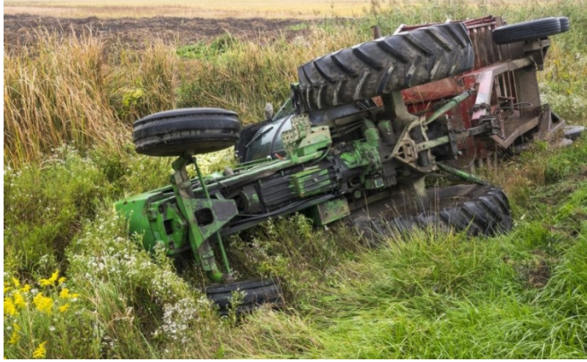 Nova nesreća u BiH: Maloljetnik zadobio teške povrede nakon što se traktor prevrnuo