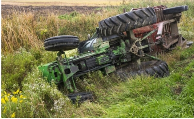 Nova nesreća u BiH: Maloljetnik zadobio teške povrede nakon što se traktor prevrnuo