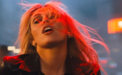 Miley Cyrus – Bass Persuades