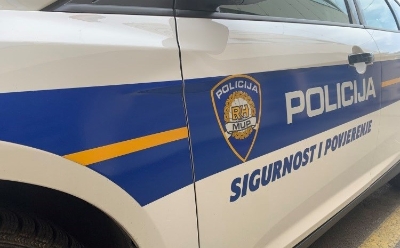 Bh. državljani ostavili dijete zaključano u autu skoro sat vremena, policija upozorila na vrućine