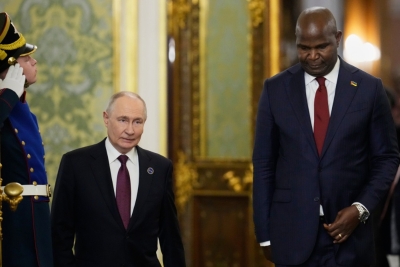 (FOTO) SVI GLEDAJU OVU FOTOGRAFIJU U NEVERICI Putin ugostio predsjednika Mozambika, jedan detalj je PRILIČNO UOČLJIV