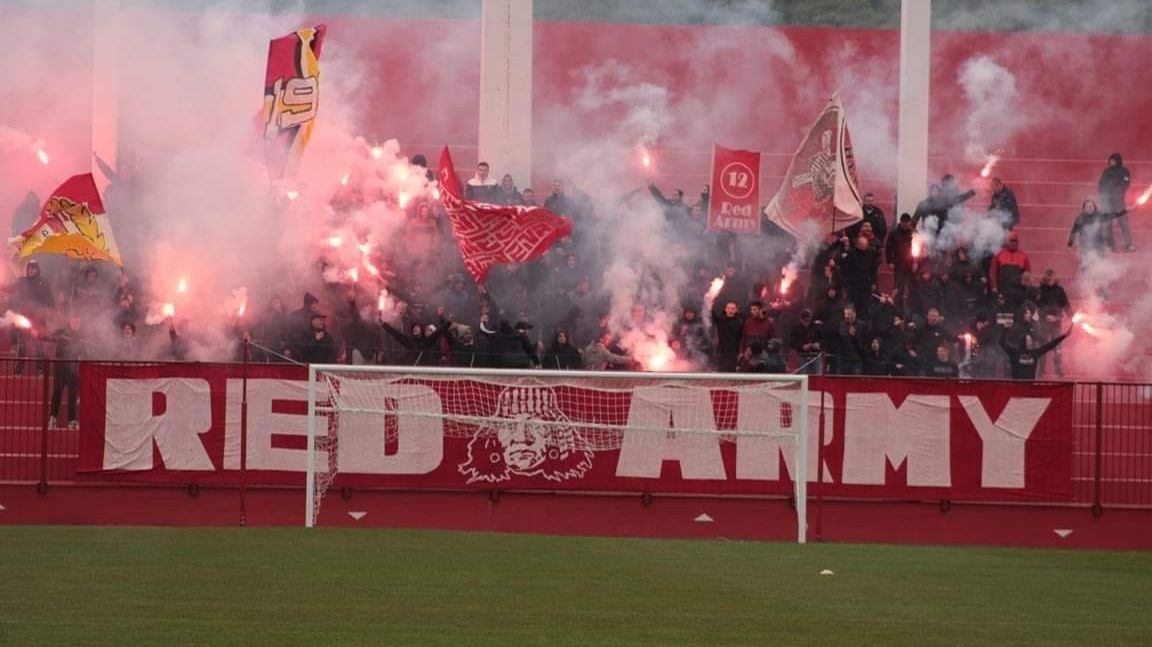 Patriotski odgovor navijača Veleža na skandalozno skandiranje Lešinara: Evo šta je uradio Red Army