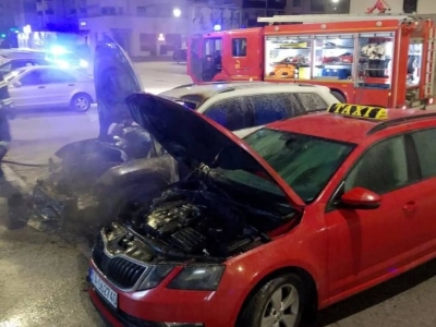 Dva automobila izgorjela u požaru na Palama
