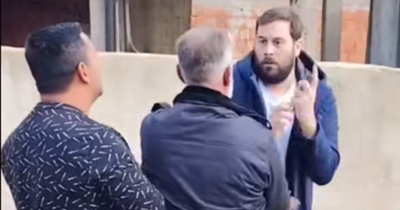 Napadnuti novinari na biračkom mjestu, gađani kamenicama (VIDEO)