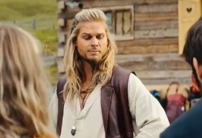 (VIDEO) "Preslatki psi i nevjerovatno zgodan bivši fudbaler" Ovaj novi film na Netfliksu je ZALUDIO SRBE