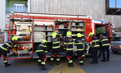 Buran dan za banjalučke vatrogasce: Od udesa na Laušu do ponoćne borbe sa vatrom na krovu kuće