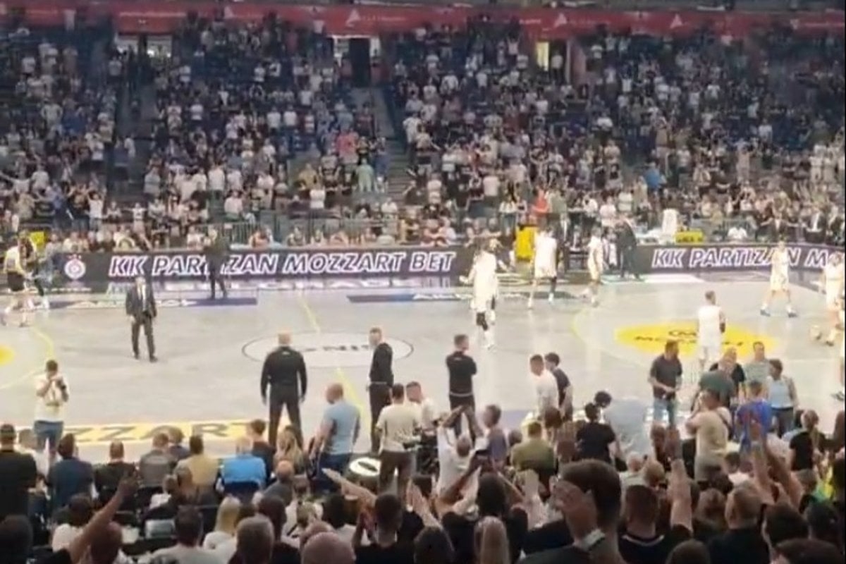 Arena grmjela za Edina Avdića: Hiljade navijača Partizana skandirale ime preminulog komentatora