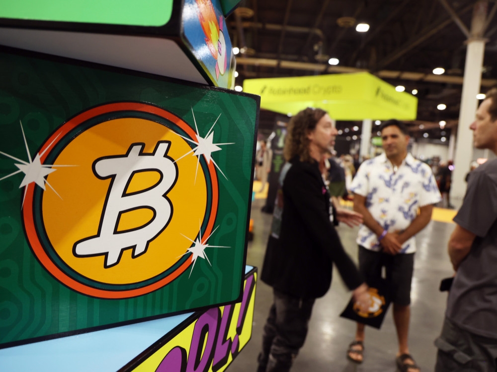 Bitcoin ponovo jača i vraća se iznad 82.000 dolara