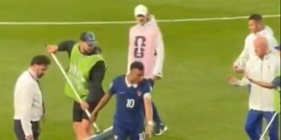 Mbappé poludio zbog natopljenog terena pa preuzeo stvar u svoje ruke: "Čistili su pogrešnu polovinu"