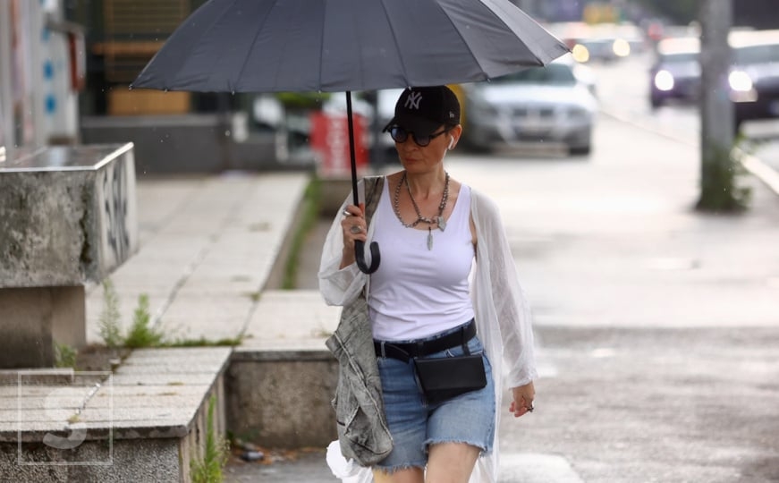 Kiša u Sarajevu, kišobrani u rukama: Stiglo osvježenje u glavni grad