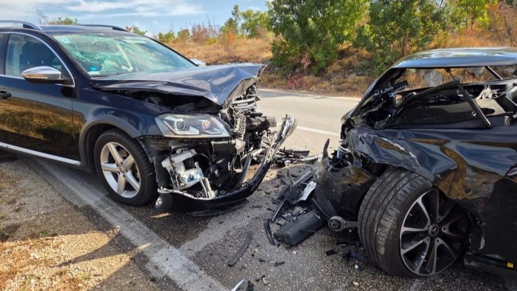 Težak sudar tri automobila na putu Mostar – Čitluk: Dvije osobe prevezene u bolnicu