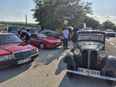 Posušje ugostilo prvu oldtimer izložbu, posjetitelje oduševili automobilski klasici