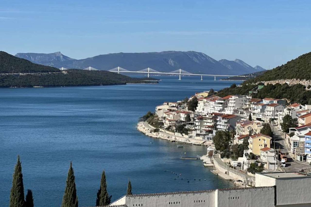 PROVJERILI SMO CIJENE U NEUMU Evo za koliko novca možete popiti kavu, sok, ručati... Stigli i gosti iz Južne Koreje