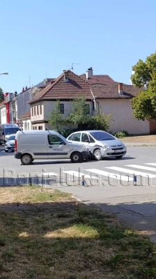 Vozači, oprez: Udes na raskrsnici u Banjaluci (Foto)