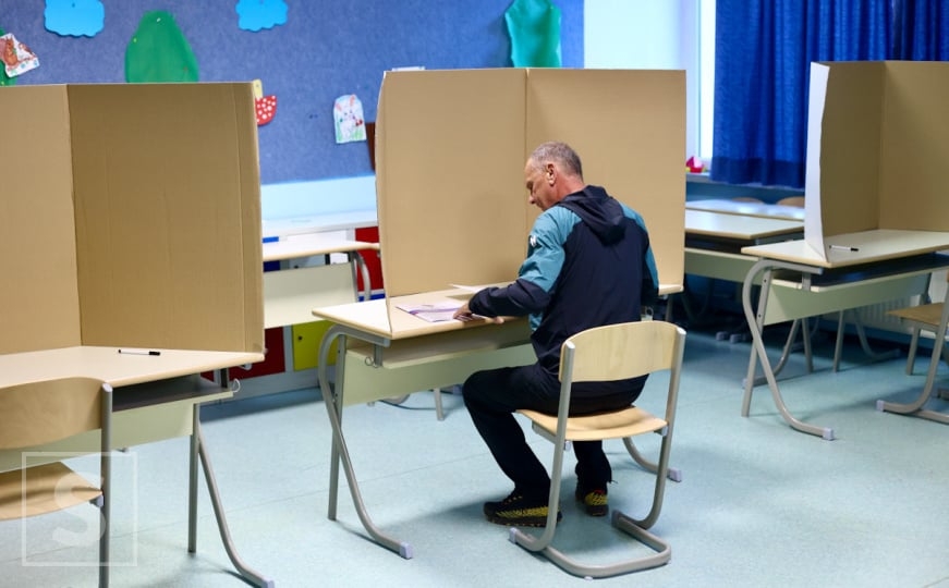 Problemi na biračkim mjestima u Bijeljini: Velika nervoza među biračima