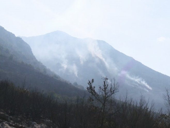 Vatra i dalje van kontrole kod Konjica, prijeti stambenim objektima (VIDEO)