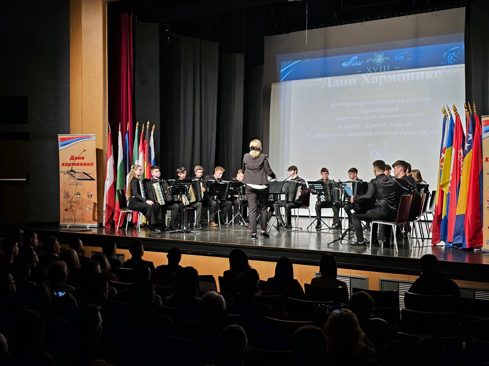 (FOTO) "Srpska je na kulturnoj mapi Evrope i svijeta" Festival "Dani harmonike" u Bijeljini okupio 150 umjetnika iz 15 zemalja