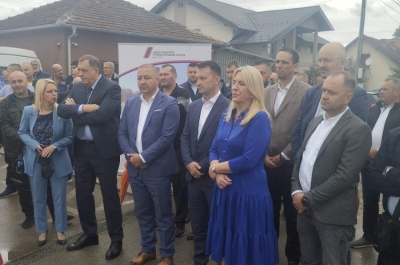 OKUPILO SE DRUŠTVO: Pečela sanacija ceste, na svečanost stigli Dodik i Cvijanović (FOTO)