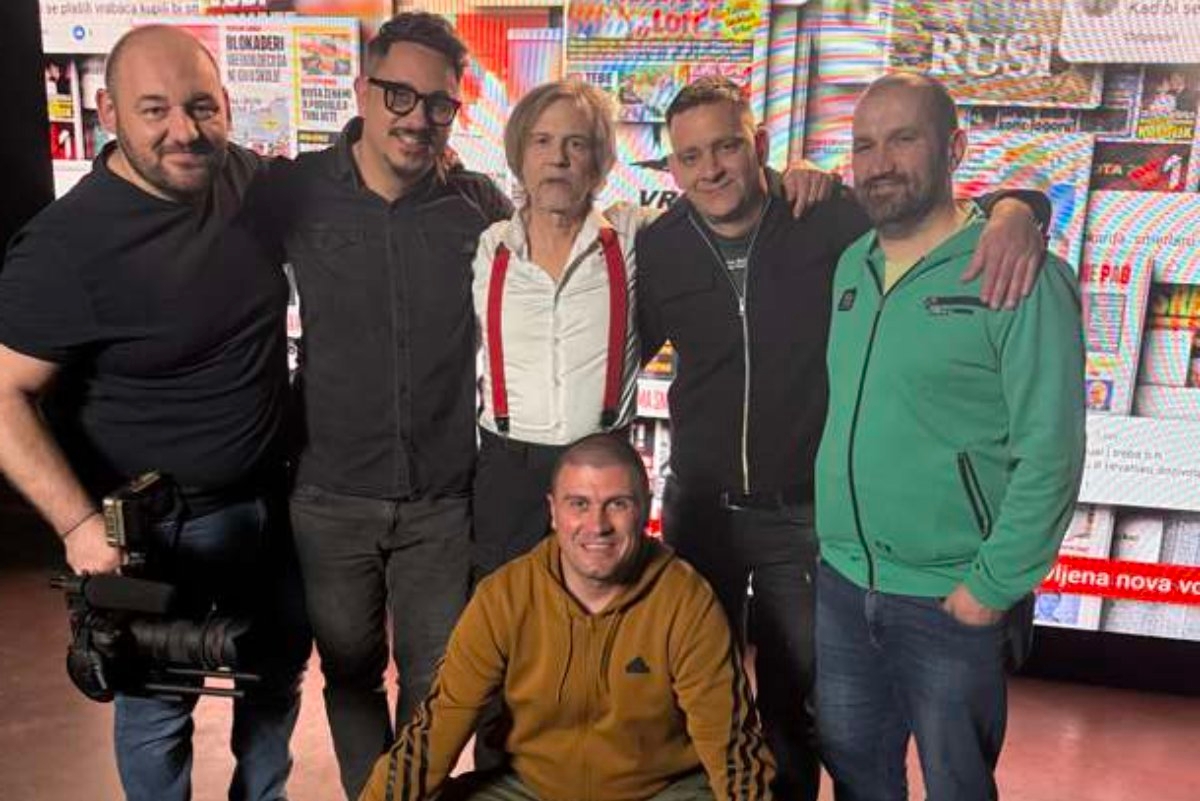 (VIDEO; FOTO) Legendarni Žika Todorović i bend Kult šalju snažnu poruku protiv mržnje u novom spotu „Hey My Friend“