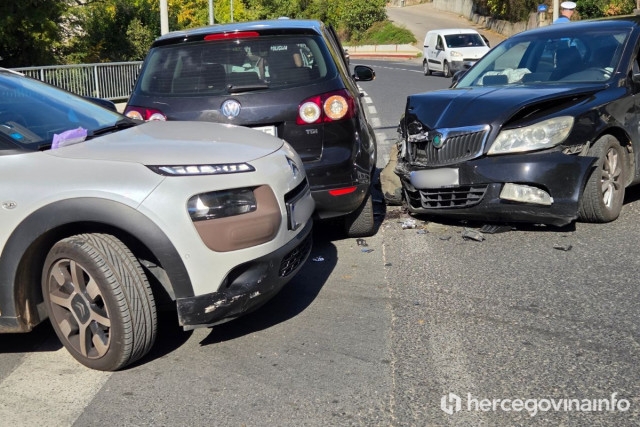Gužve u Mostaru nakon sudara 3 automobila