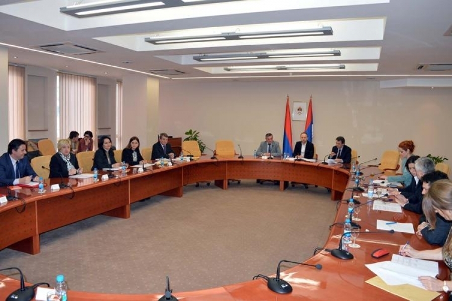 UZALUD VAM TRUD SVIRAČI: Vijeće naroda Republike Srpske razmatra odluku o zatvaranju OHR-a, ali......