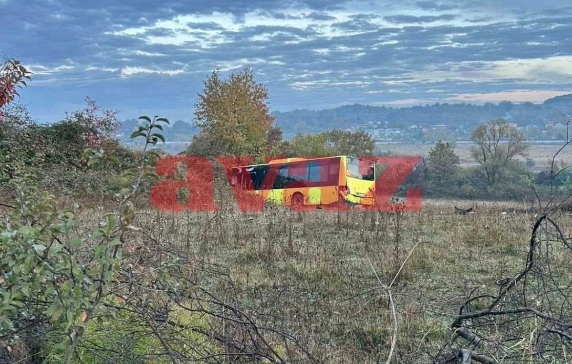 Jedanaest osoba povrijeđeno pri slijetanju autobusa