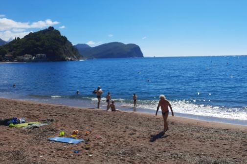 (VIDEO) More nestvarnih boja i pejzaži koji ostavljaju bez daha: Jedna od najljepših plaža Mediterana krije se Albaniji