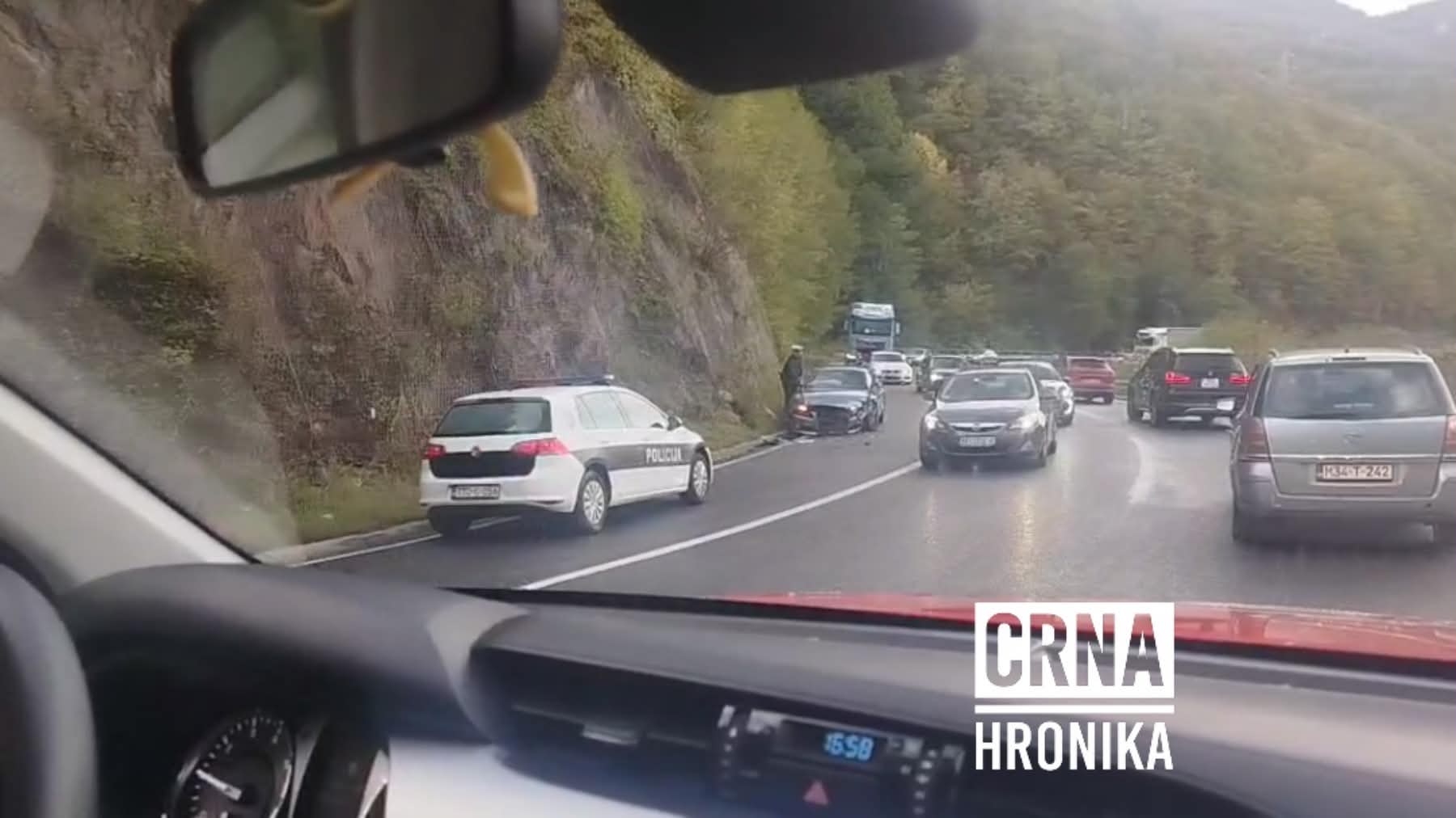 Totalni kolaps na Bradini: Kilometarske kolone zbog saobraćajne nesreće, vozači izašli iz automobila