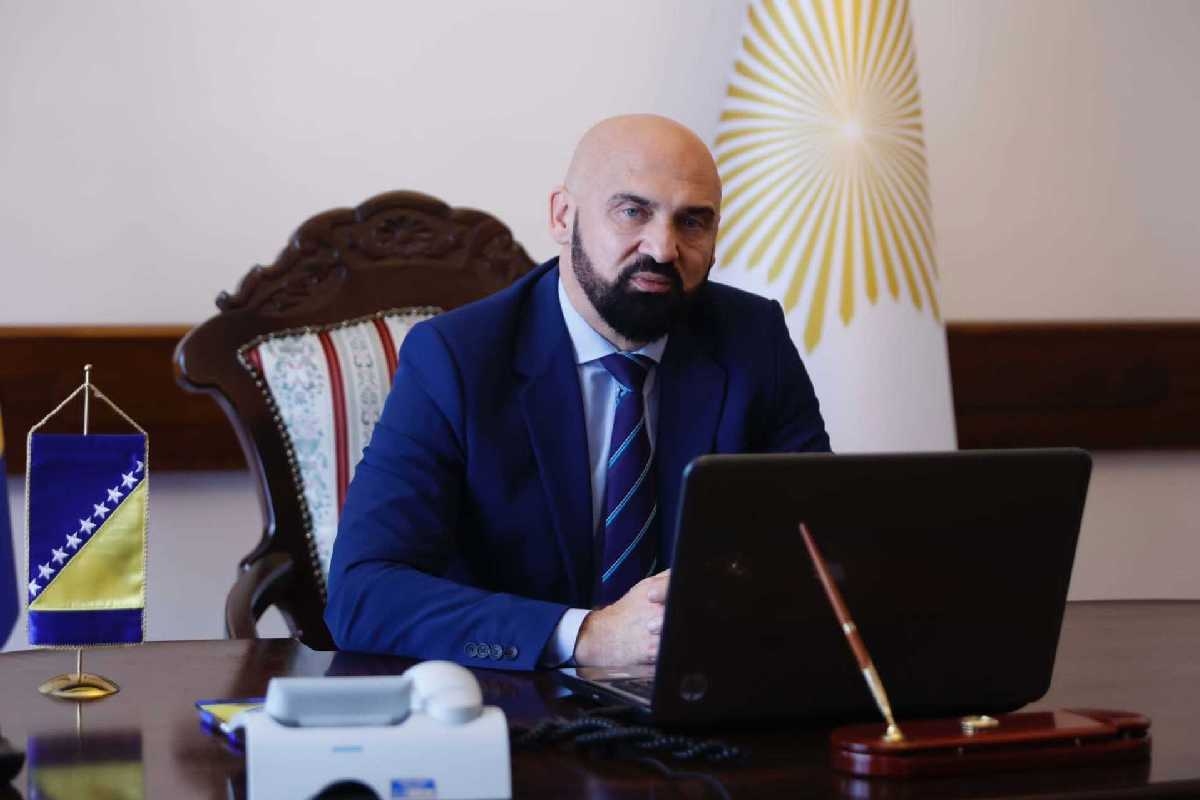 POSKOK u prostorijama Federalnog MUP-a: Pretresaju i kabinet Rame Isaka, oduzet mu telefon