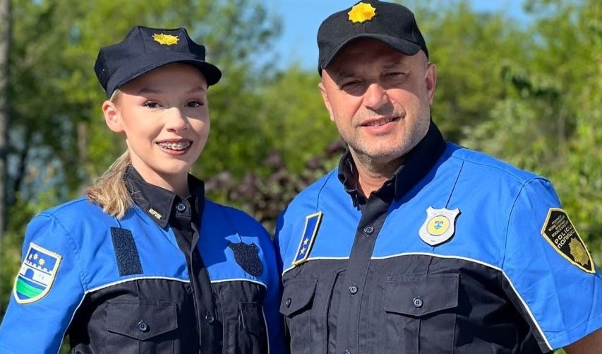 Emotivna priča iz Cazina: Otac odlazi u penziju, a kćerka nastavlja njegov policijski put