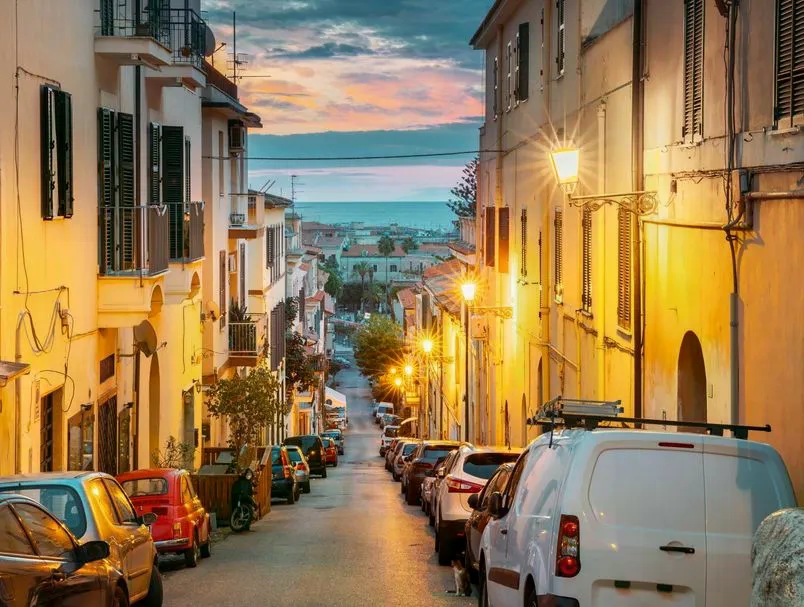 Razbijeno staklo na autu u Italiji: Šta napraviti kad vaš odmor iz snova postane noćna mora?