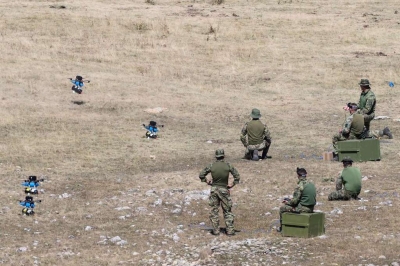 FOTO Srbija isprobala borbene mogućnosti: Od zrakoplova i bacača raketa, pa do robotskih pasa