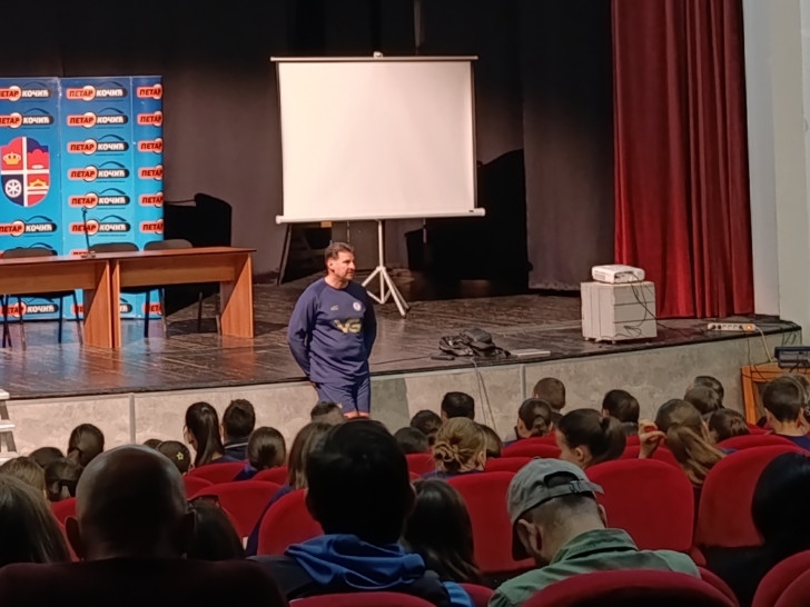 Vanja Grbić u Mrkonjić Gradu: Dozvolite djeci da griješe