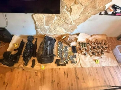 Policija upala u kuću u Beogradu, pronašla skriveni bunker pun oružja