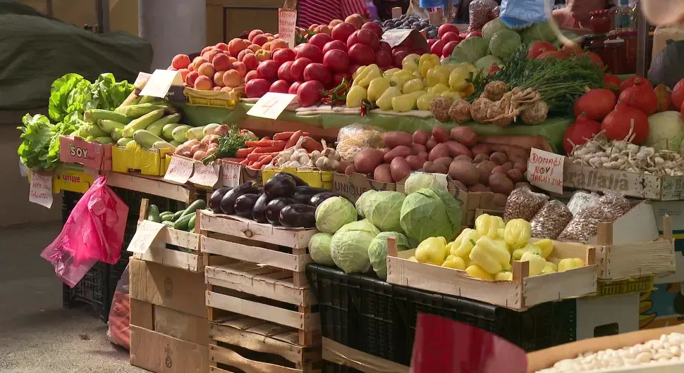 Плануле цијене воћа и поврћа: Ево шта грађани најскупље плаћају