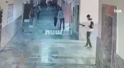 Објављен нови снимак: Камере снимиле тренутак када наоружани тинејџер улази у школу