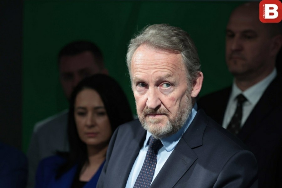 ZANIMLJIV SCENARIJ IZ ČOVIĆEVOG MEDIJSKOG KRUGA: Bakir Izetbegović u fotelji predsjedavajućeg Vijeća ministara BiH!